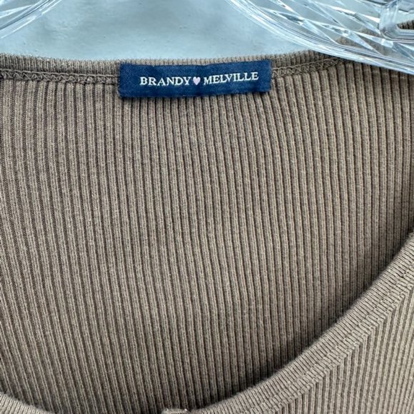 ⛔️SOLD⛔️Brandy Melville Brown Ribbed Long Sleeve 100% Cotton Round Neck Cropped - Picture 5 of 7